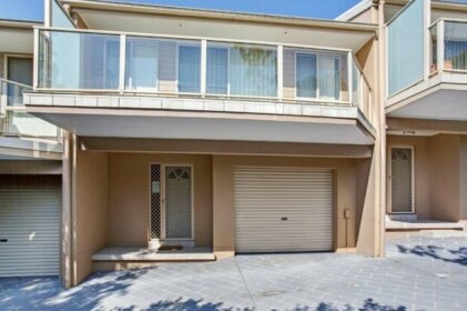 Townhouse on Tomaree - Central to CBD
