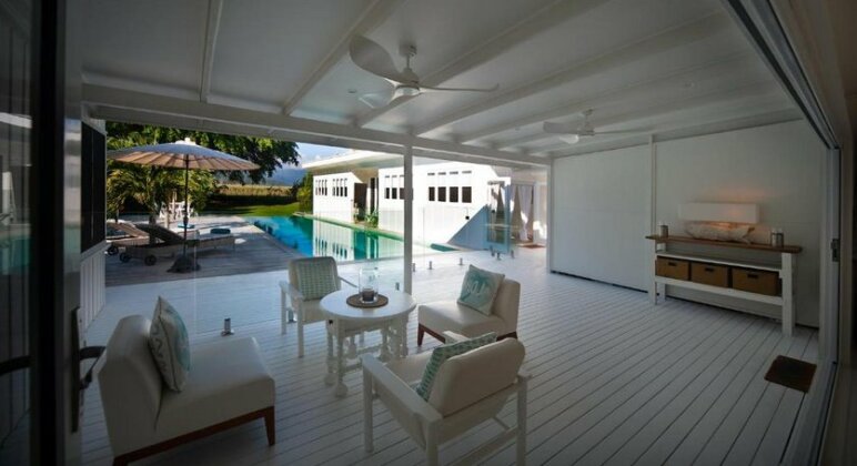Bathers Port Douglas - Photo4