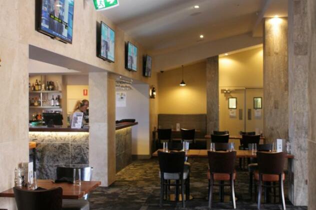 Newman Hotel - Photo4