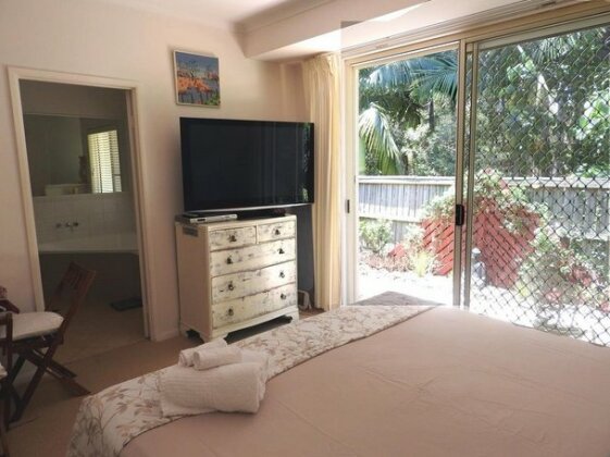 Howie's Place - Photo2