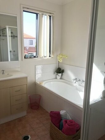 Homestay - Gorgeous 1b and own bathroom - Photo2