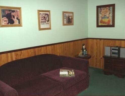 Pemberton Old Picture Theatre Holiday Apartments - Photo3