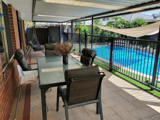 4x2 With Pool Close To Shops - Photo4