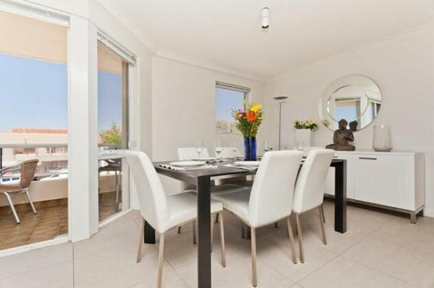 Cottesloe Beach Executive Apartment - Photo5
