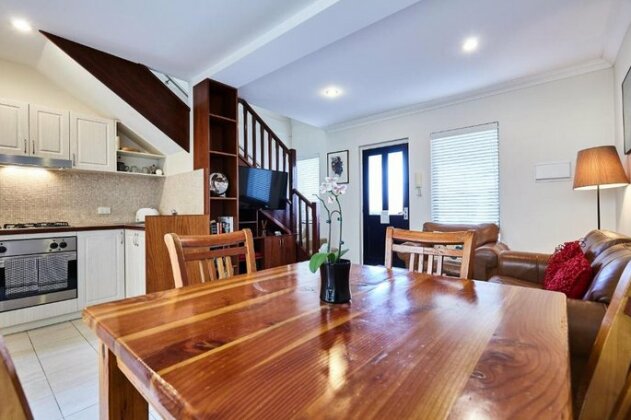 Fremantle Townhouse Unit 6 - Photo2