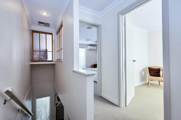 Fremantle Townhouse Unit 6 - Photo4