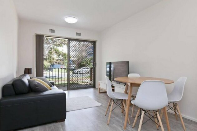 Great South Perth Location with Reserved Parking - Photo2