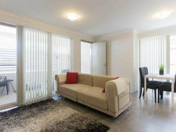 Luxury Apartment close to City Airport WiFi - Photo2