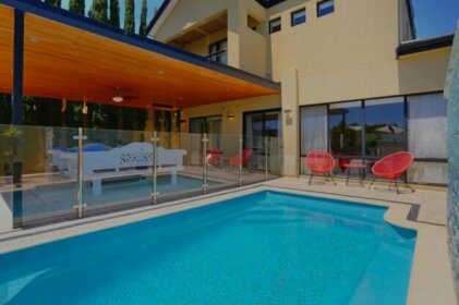 Luxury Villa W Pool & Spas