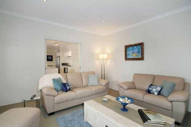 Penguin 4 Bedroom House by Shoalwater Executive Homes - Photo3