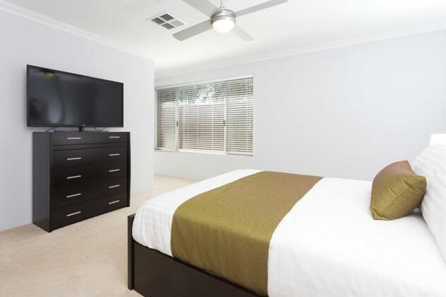 Perth Executive Home - Photo3