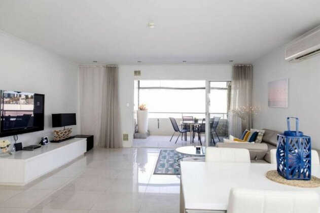 Stylish Executive Apartment With Balcony - Photo2