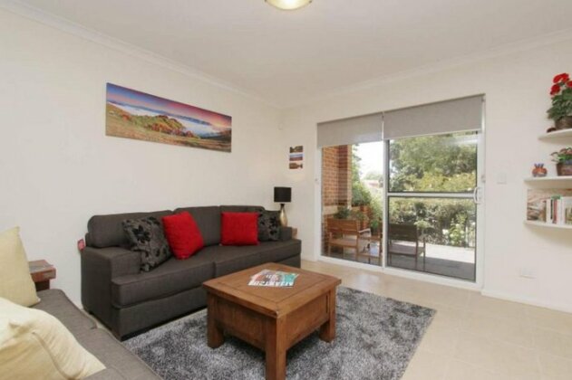 Vibrant home in Burswood with Netflix & Free Parking - Photo2