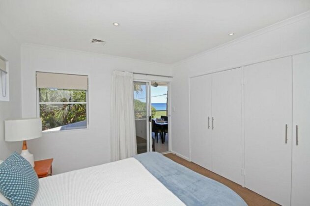 Unit 2 Beach Gallery 9 Andrew Street Point Arkwright 500 BOND LINEN SUPPLIED - Photo2
