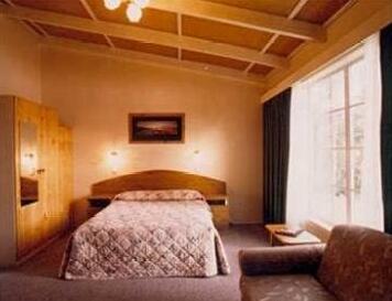 Chancellor Inn - Photo3