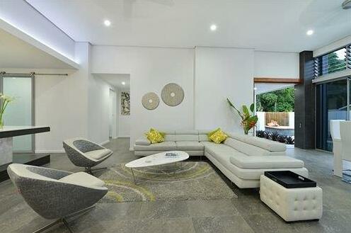 2 Andrews - Port Douglas - Photo4