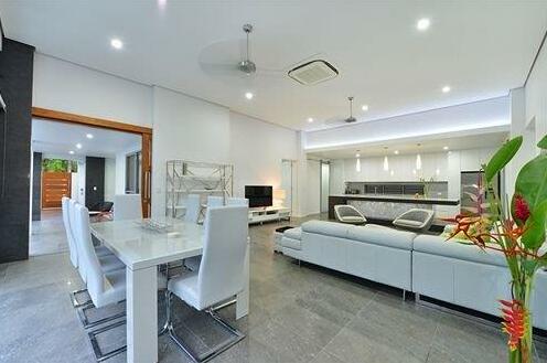 2 Andrews - Port Douglas - Photo5