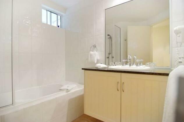 27 At Cayman Villas - Photo2