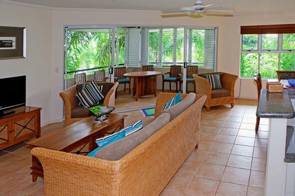 27 At Cayman Villas - Photo3