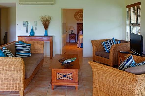 27 At Cayman Villas - Photo4