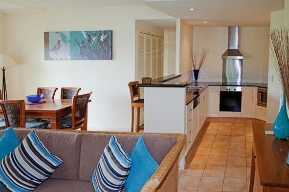 27 At Cayman Villas - Photo5