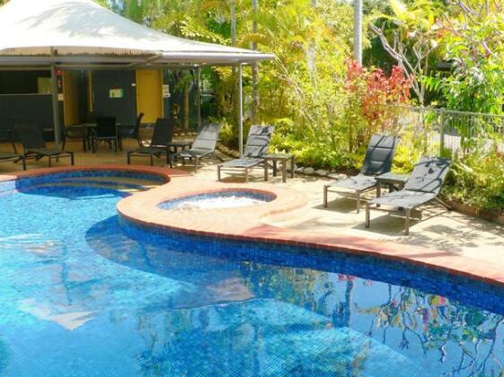At the Mango Tree Holiday Apartments - Photo3