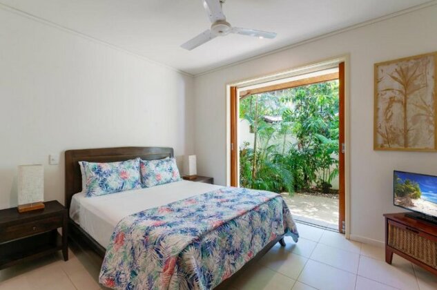Balinese Beachfront Villa - Photo5
