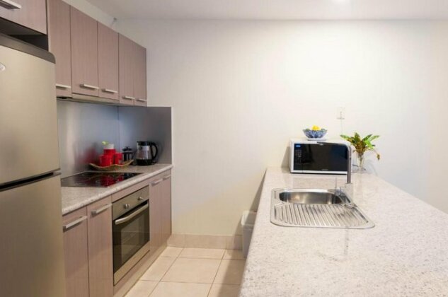 Luxury 1 bed Apartment new King Bed & Bath - Photo3