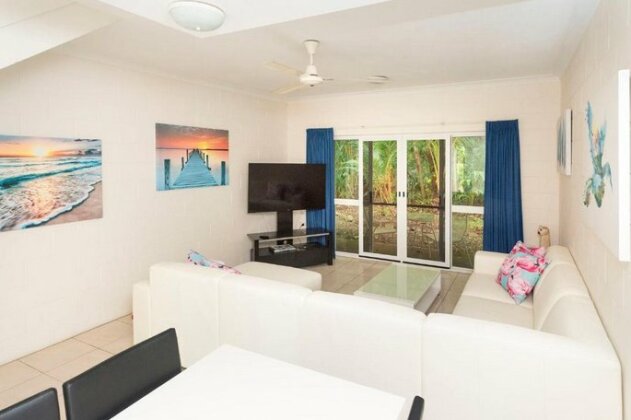 Mango Tree Private Apartments - Photo2