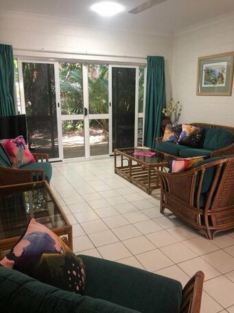 Mango Tree Private Apartments - Photo3