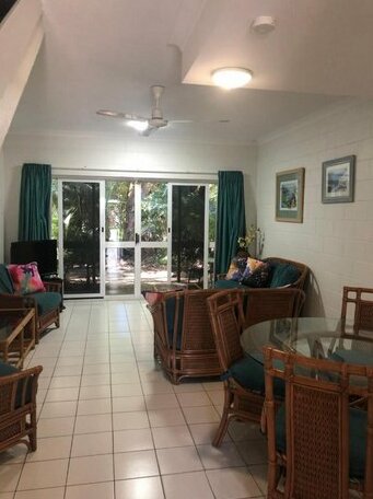 Mango Tree Private Apartments - Photo4