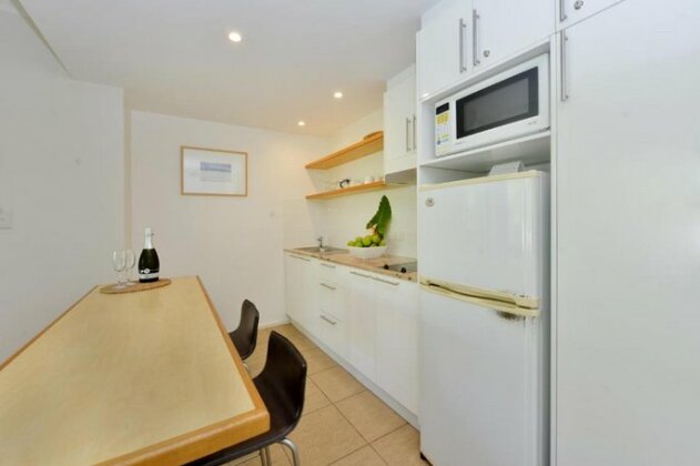 Ocean Sounds 2 Bedroom Apartment - Photo4