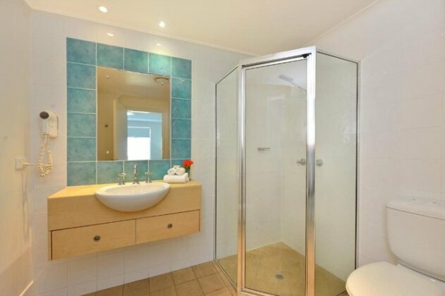 Ocean Sounds 2 Bedroom Apartment - Photo5