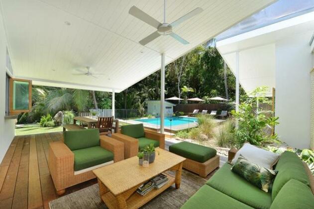 Pineapple Petes Beach House - Photo2