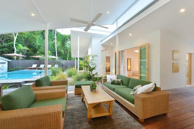Pineapple Petes Beach House - Photo3