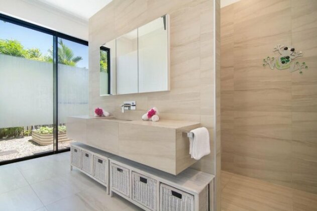 Tranquility by the Lake - Port Douglas - Photo4