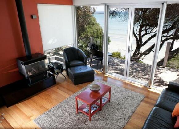 Battery Cove Beach Front Apartment - Photo4