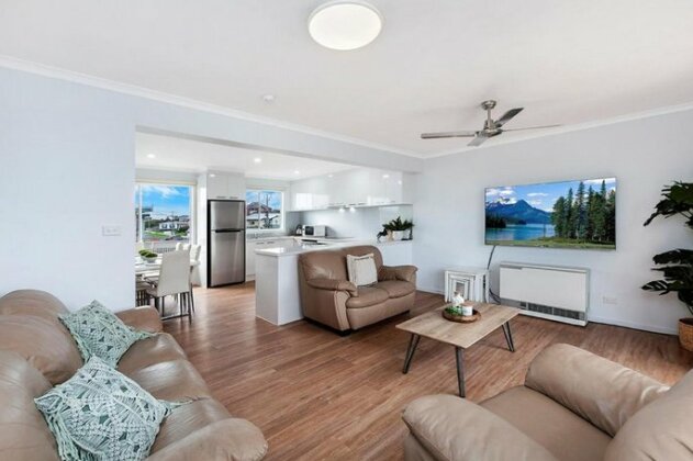 Rocky Point - pet friendly accommodation for multiple families - Photo5