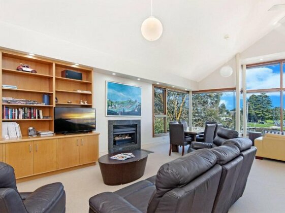 Shearwater Penthouse Apartment - Photo2