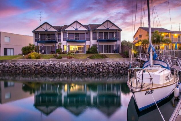 Marina Reflections - Photo2
