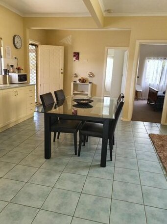 Super Central Location - Photo2