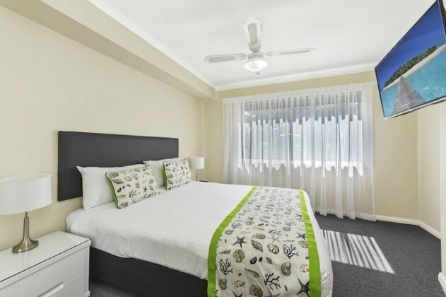 Flynns Beach Resort - Photo3