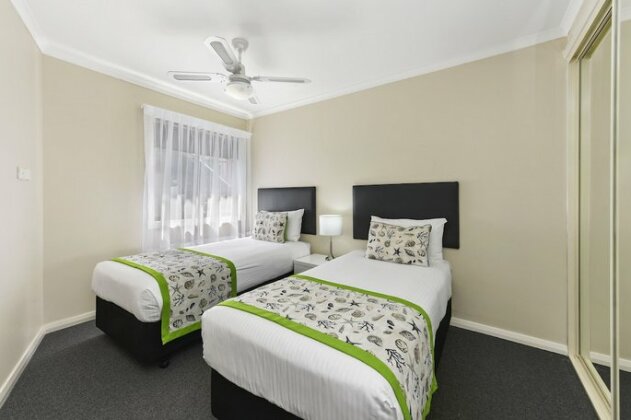 Flynns Beach Resort - Photo4