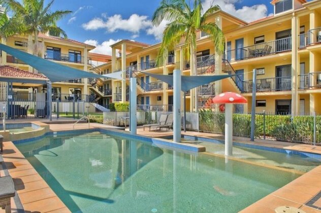South Pacific Apartments - Photo2