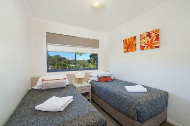 South Pacific Apartments - Photo3