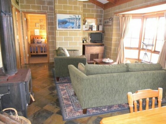 Discovery Bay Cottage - Photo2