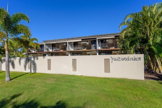 Unit 2 Rainbow Surf - Modern double storey townhouse with large shared pool close to beach and sho - Photo5