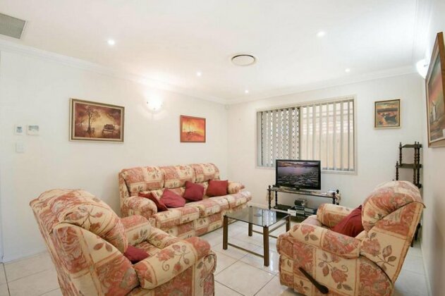 Central Redcliffe Holiday House - Photo4