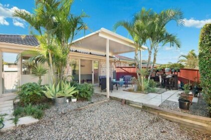 Central Redcliffe Holiday House