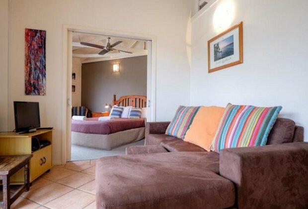16 Point Lookout Beach Resort - Photo3